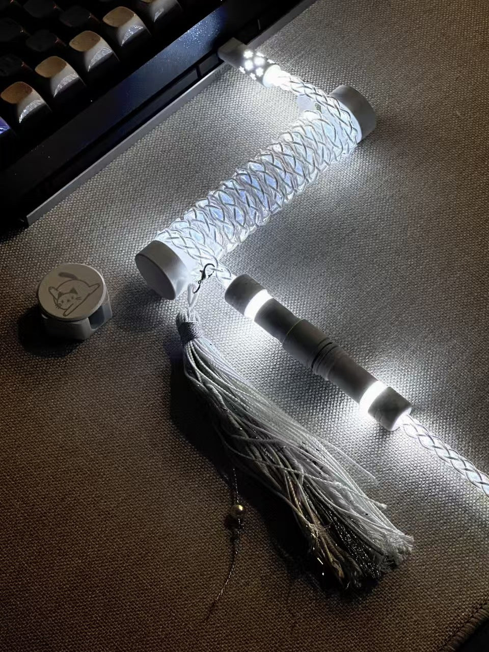 UNKNOWN ERROR Keyboards Coiled Cable D20 cool white