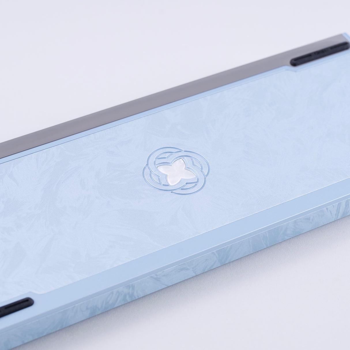 UR Studio M1X Feather Case