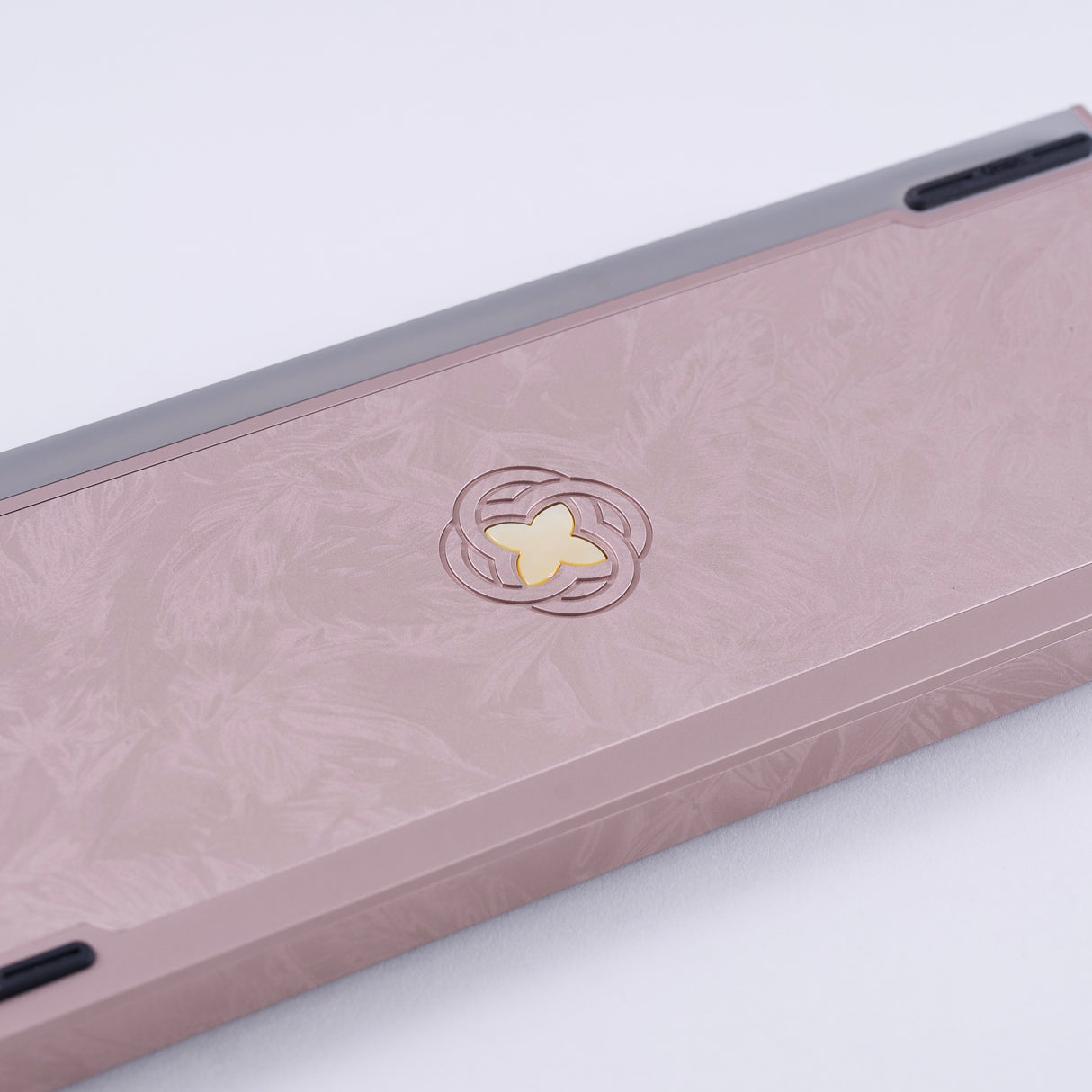 UR Studio M1X Feather Case