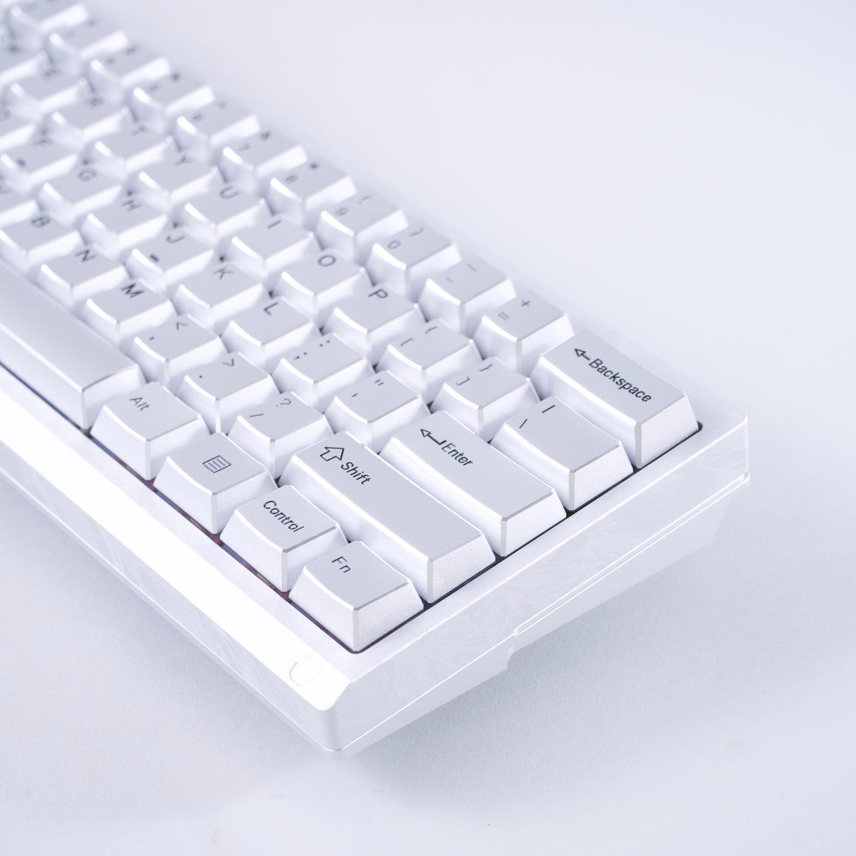 UR Studio M1X Feather Case