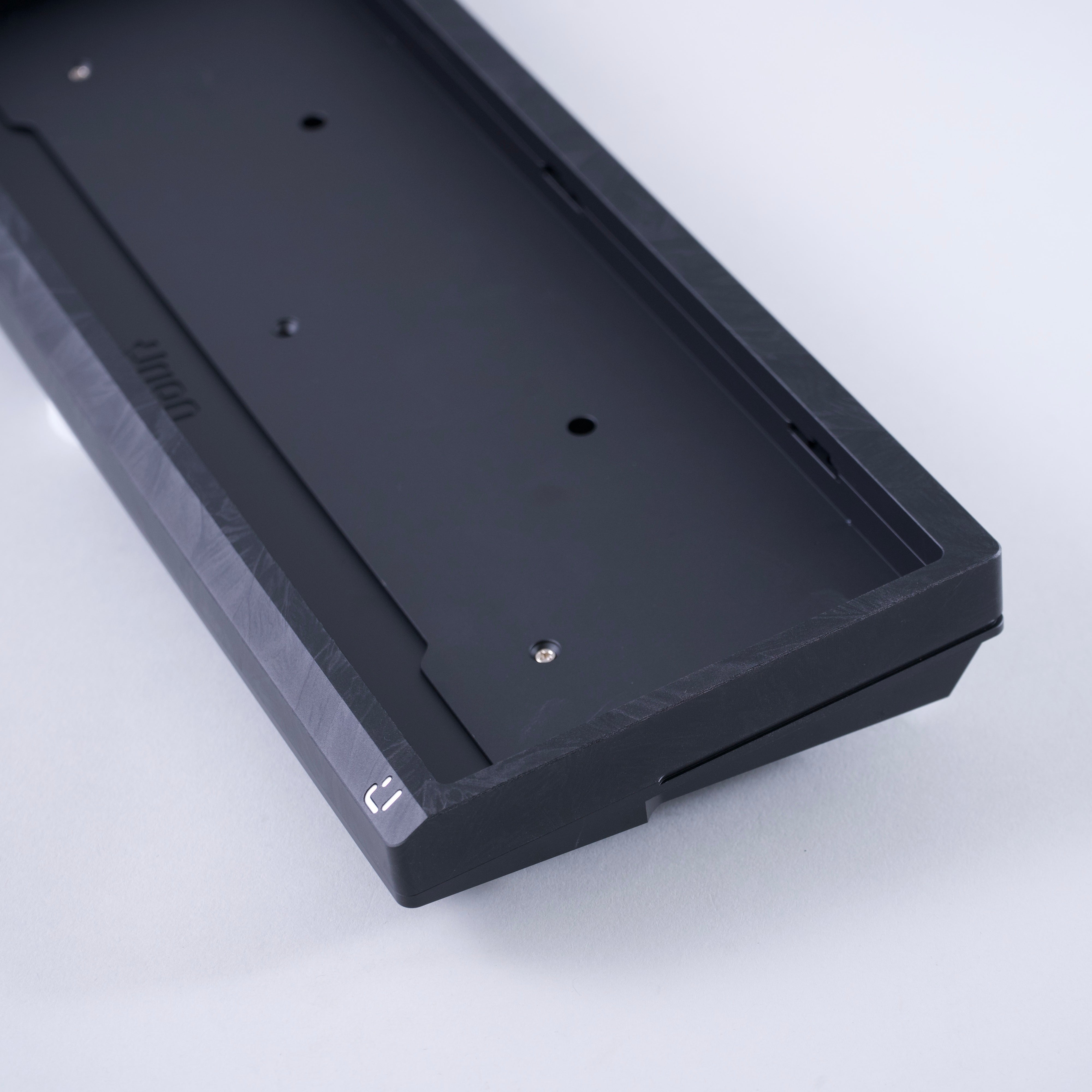 UR Studio M1X Feather Case – HYPESHOP